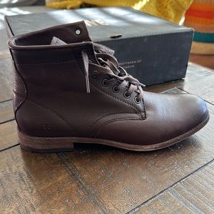 Frye Leather Tyler Lace Up Boots - New In Box